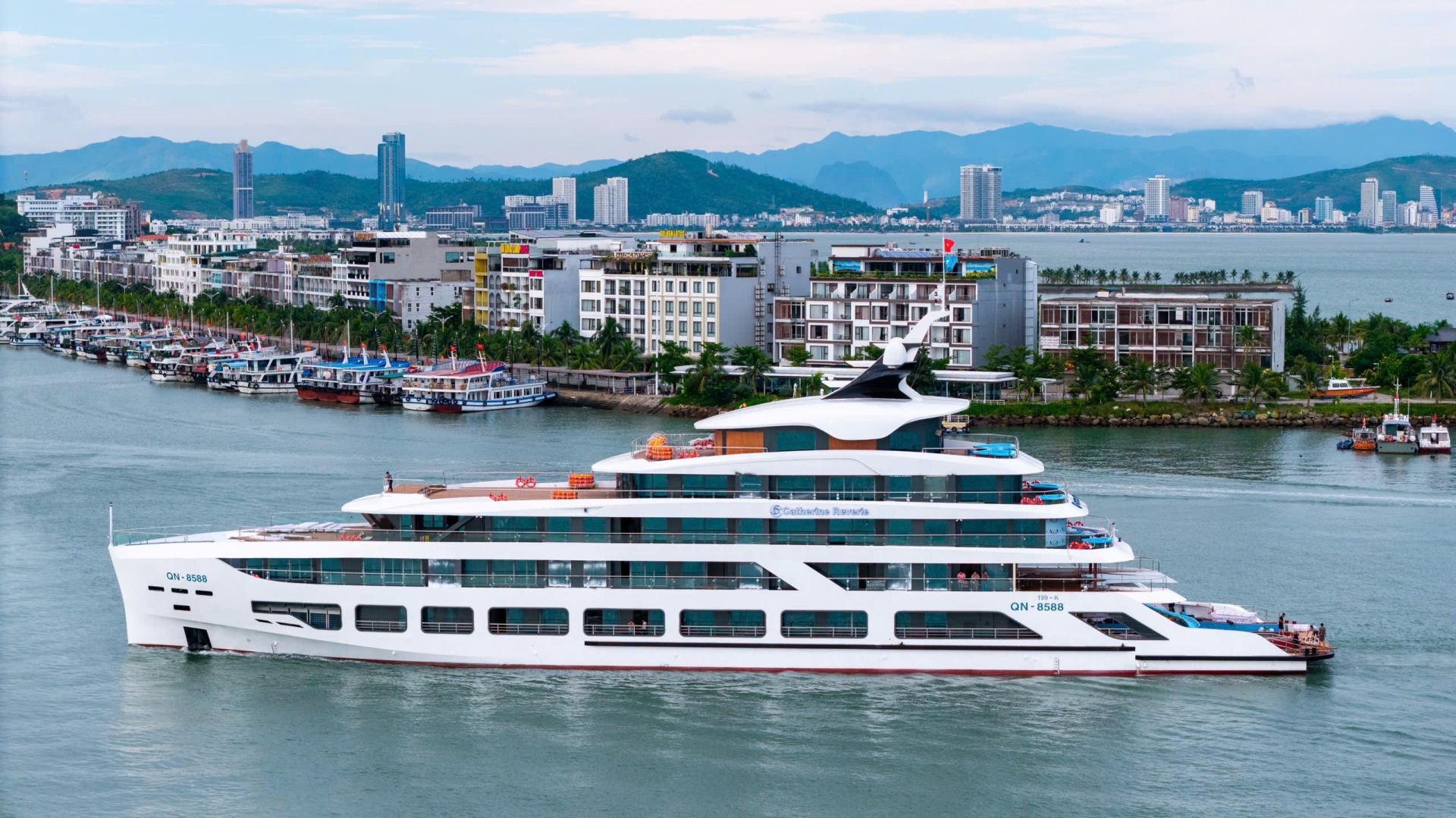 2 Days / 1 night with Ha Long Catherine Cruise Reverie